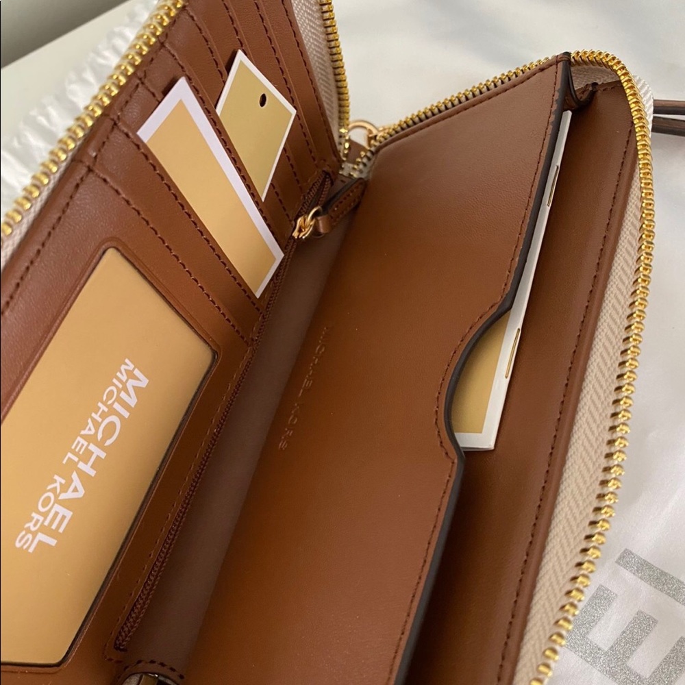 Michael Kors Abbey Cargo backpack with wallet - Picture 6 of 6